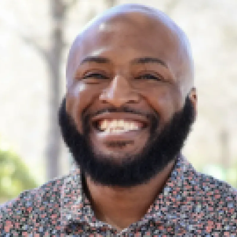 Tavaris Headshot